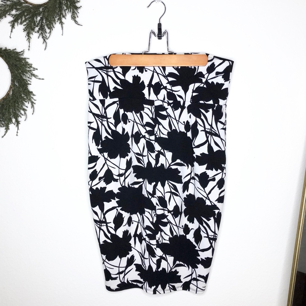 2/$25 Black and White Floral Bodycon Skirt